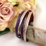 Gepersonaliseerde dubbele lederen armband met roze gravure 
