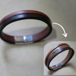 Tweekleurige leren herenarmband met verborgen gegraveerde boodschap