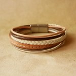 Multi lederen manchet armband voor dames in beige tinten