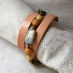 Lederen en beige parels armband voor vrouwen om te personaliseren 