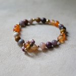 Mokaïte en Cornaliet natuurstenen armband met miniparelring