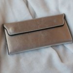 Zilvergrijze lederen portefeuille om te personaliseren