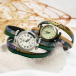 Dubbel lederen horloge met impressionistische opdruk en kleur naar keuze om te personaliseren 