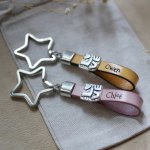 Sleutelhanger van liefdesleer, personaliseerbaar met Valentijnsgravure