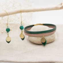 Set oorbellen en leren armband met groene pailletten