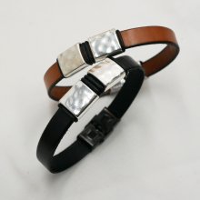 Leren herenarmband met gehamerde metalen vierkantjes om te personaliseren