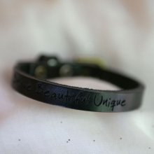 Herenarmband van gegraveerd zwart leer, aanpasbaar