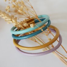 Ronde leren damesarmband met gouden bajonetsluiting