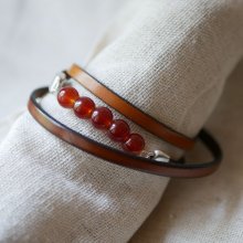 Bruin leder en rode parels armband voor vrouwen, een drievoudige draai om te personaliseren 