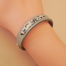 Florâme armband met bevrijdingslint blauwe sterren op hemels leer