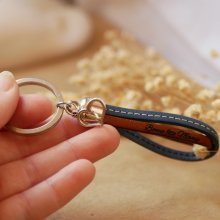 Dubbele lederen sleutelhanger te personaliseren door gravure met hanger naar keuze